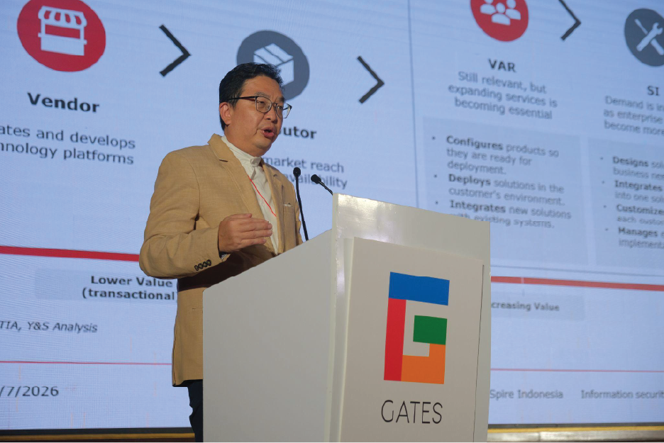Jeffrey Bahar presenting on stage